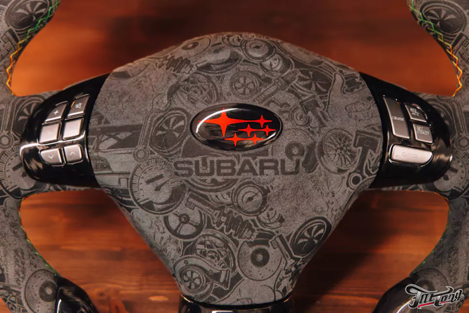 Необычный руль для Subaru Impreza! Заламинировали обод карбоном wave, перетянули в алькантару с лазерной гравировкой и объемным тиснением